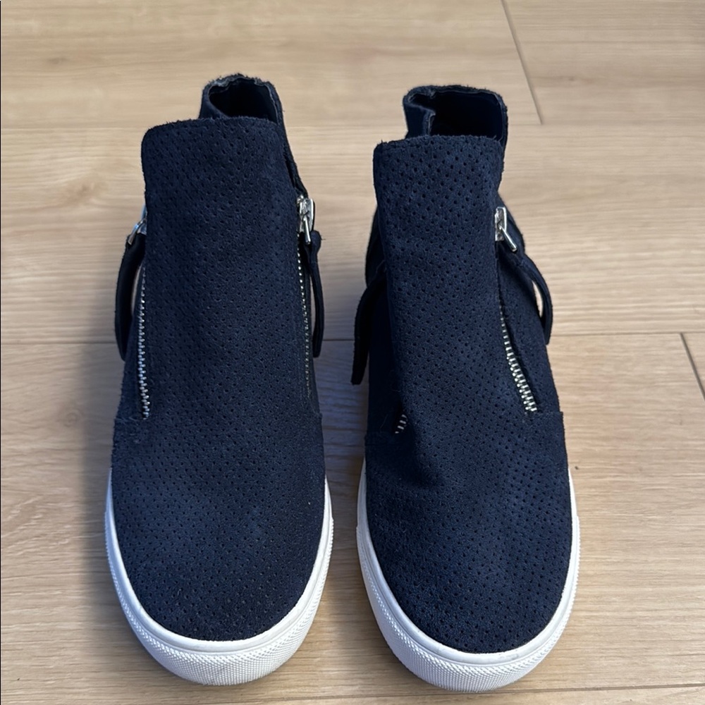 Steve Madden Black Wedges